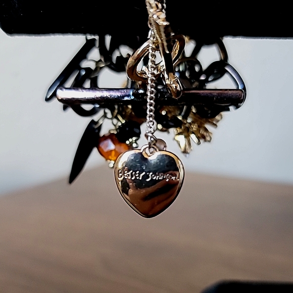 Vintage BETSEY JOHNSON Hollywood Glam Collection Tiger Leopard Toggle Bracelet. - Picture 9 of 10